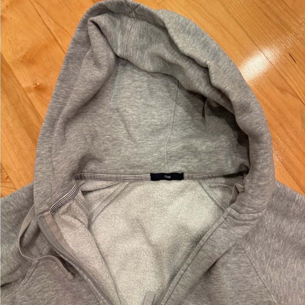 Gap sweater